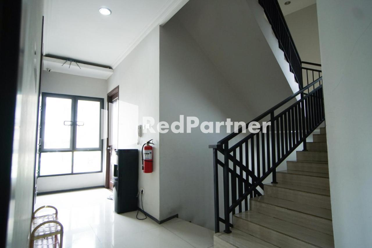 Toba Mansion Syariah Near Benhil Redpartner Hotel Jakarta Kültér fotó